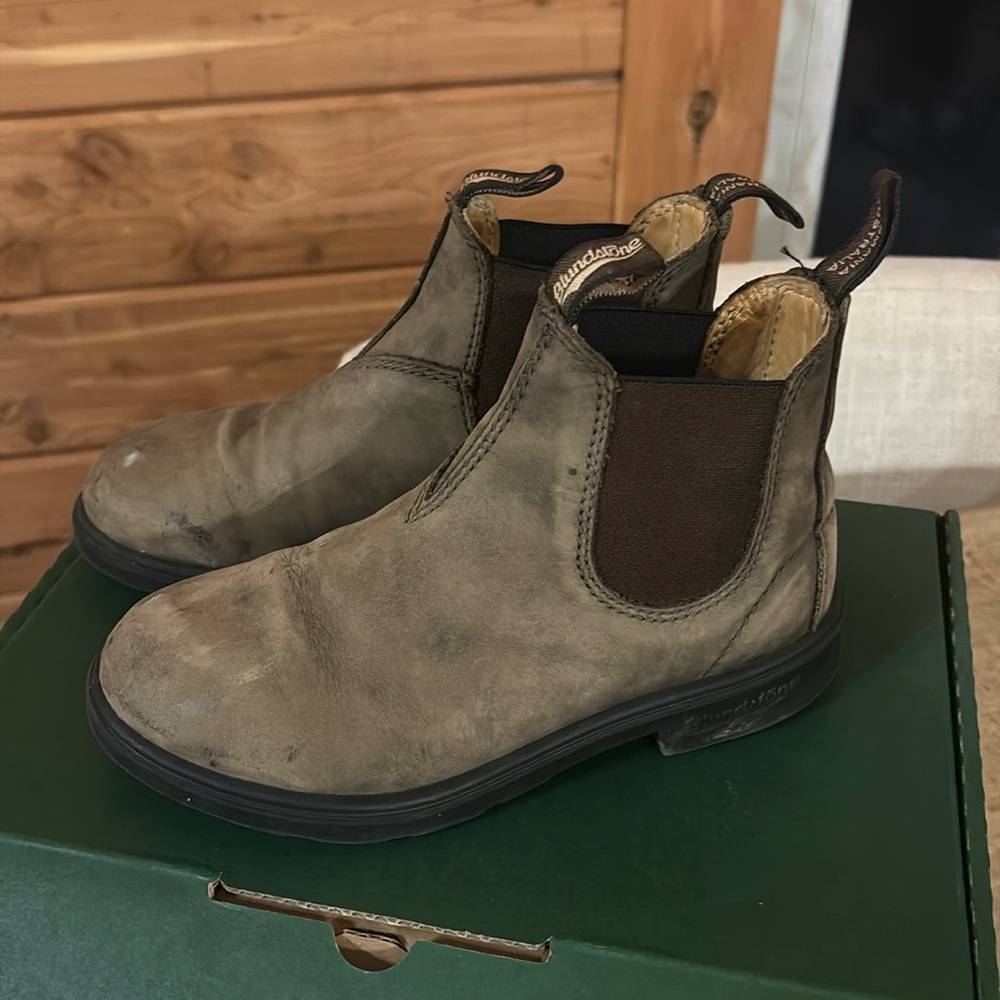 Kids blundstones